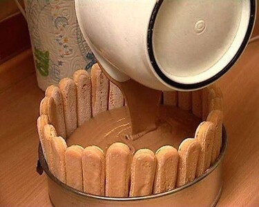 Tortë ‘’rrethojë’’ me biskota