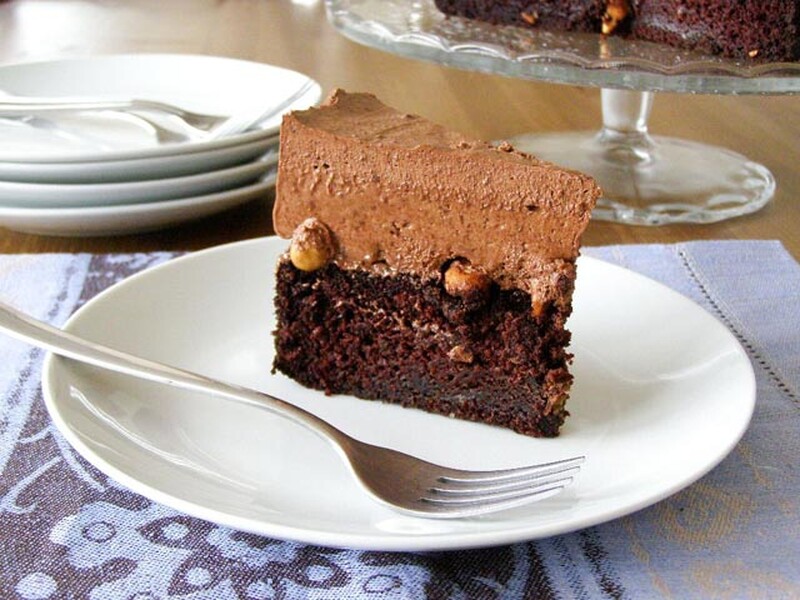 Tortë me lajthi e çokollatë