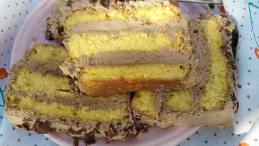 Ëmbëlsirë kapuçino me tri petë, gati në çast