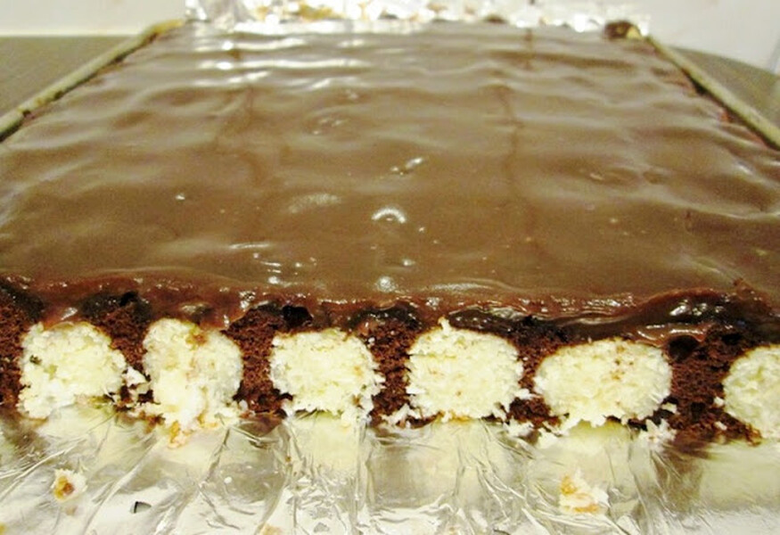 Tortë me toptha kokosi