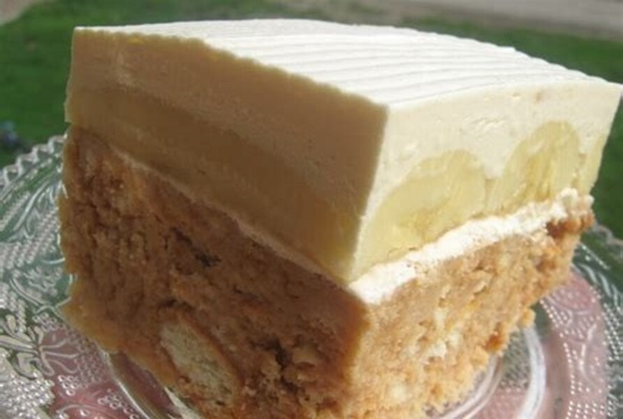 Ëmbëlsirë me ajkë të thartë dhe banana