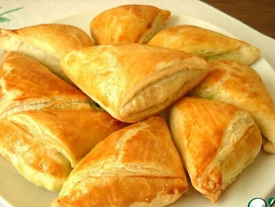 Byrek trekëndësh me gjizë e kopër