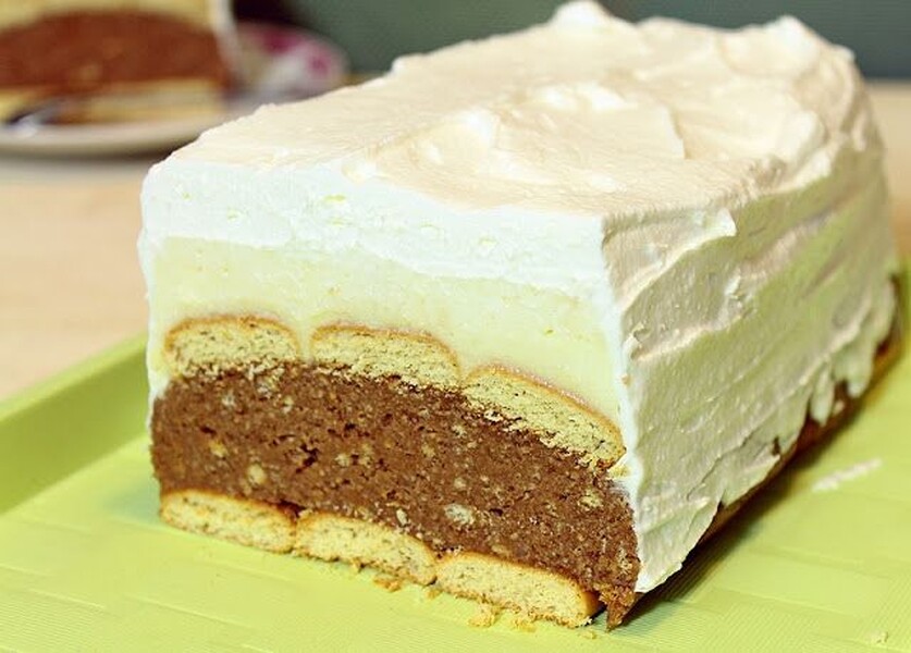 Ëmbëlsirë me krem dhe biskota Sempre