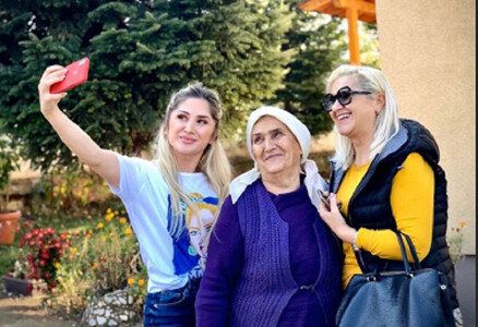 Engji viziton dajët, njihuni me vëllezërit e Shyhretes