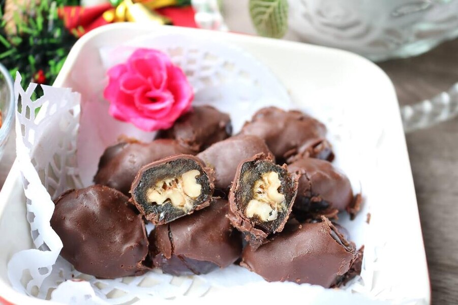 Hurma të mbushura në çokollatë