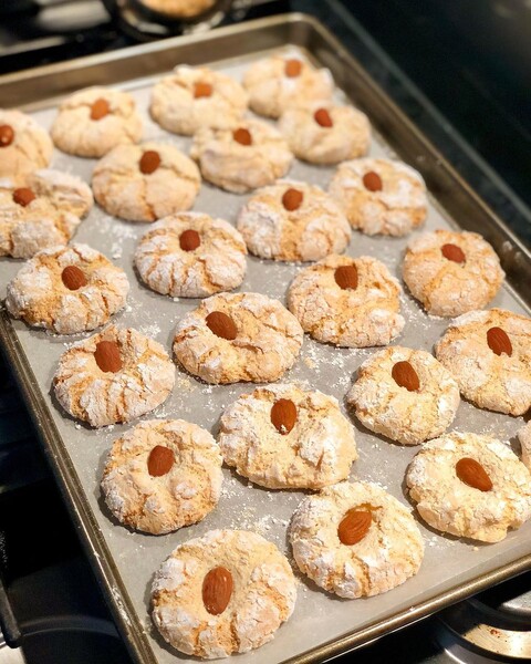 Biskota çaji me arra dhe bajame të pjekura