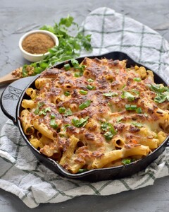 Tavë me makarona, fileto pule dhe kërpudha