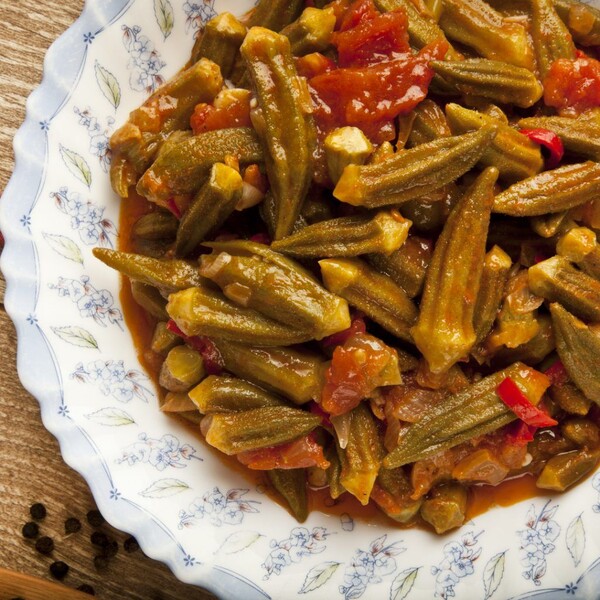 Tavë me mish viçi dhe bamje