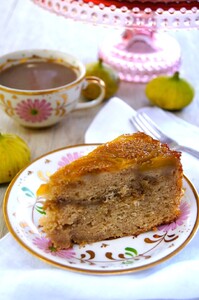 Kek shtëpie me reçel fiku dhe bajame