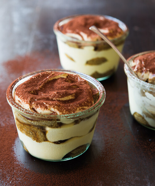 Tiramisu e shijshme me pjeshkë