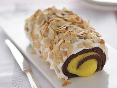 Ëmbëlsirë me krem qumështi dhe bajame