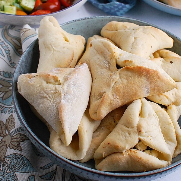 Byreçka të mbushura me lakër dhe djathë të bardhë