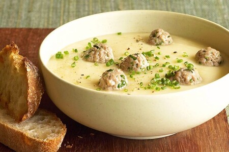 Supë me pasha qofte, krenaria e kuzhinës tradicionale gjirokastrite