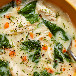 Supë pule me limon, presh dhe spinaq