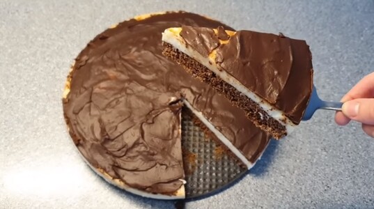 Torte me krem dhe çokollate