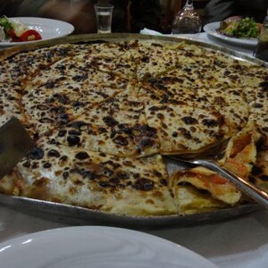 Lakror me qepë e domate