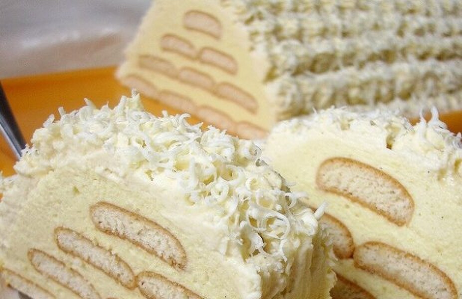 Piramidë me biskota