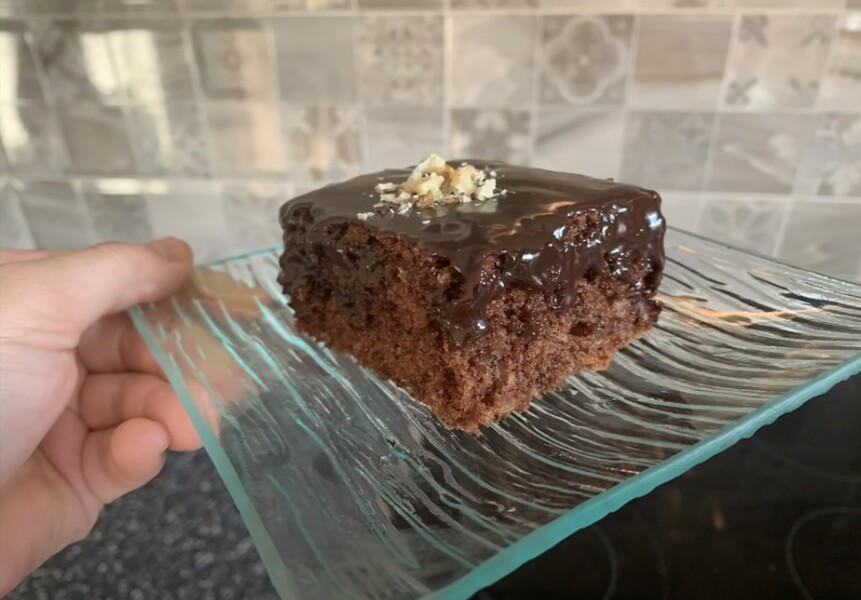 Ëmbëlsirë për 12 persona me pak përbëres