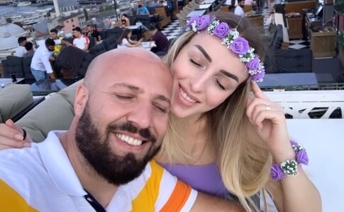 E mbuluar dhe sharmante, njihuni me ish gruan e Naser Qelit