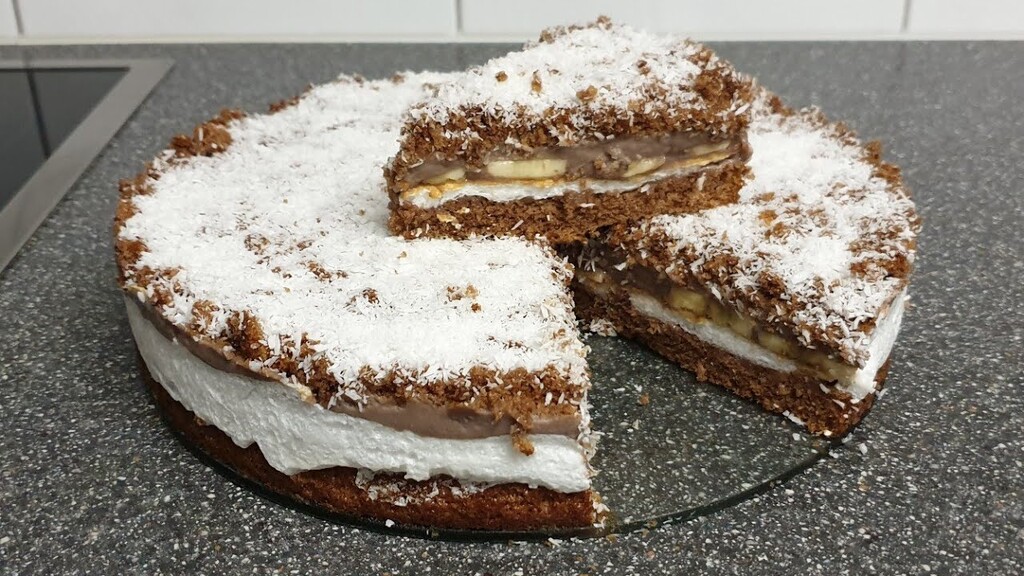 Torte me puding dhe banane