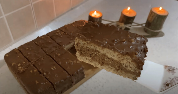 Torte me 3 vezë dhe 3 lugë arra