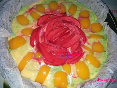 Kek me ngjyra dhe komposto pjeshke (Receta nga Silvana Belishaku)