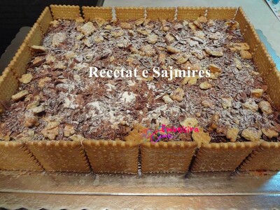 Torte me biskote, kos dhe cokollate (Receta e derguar nga Sajmira)