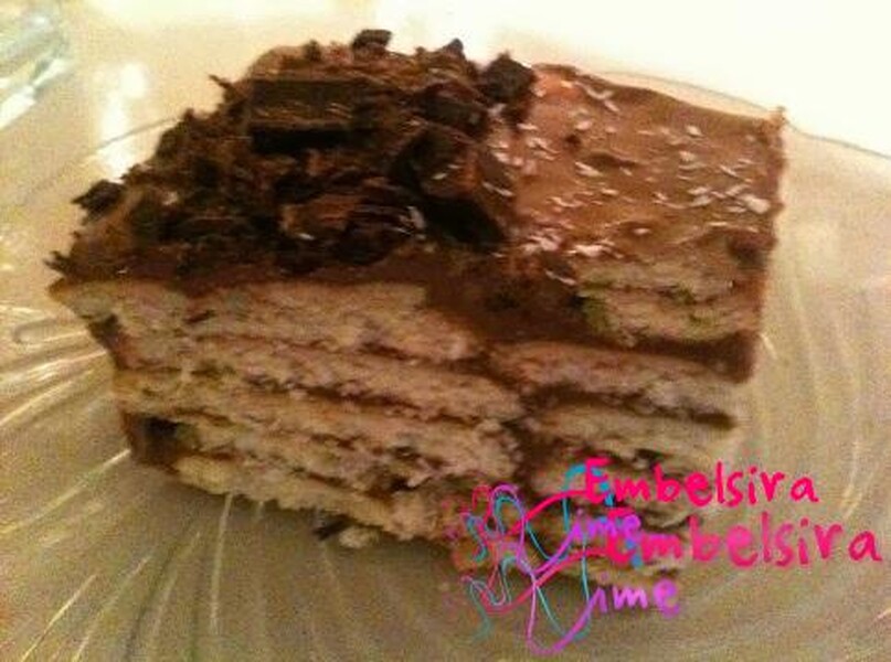 Torte me keksa (Receta nga Donika Uka)