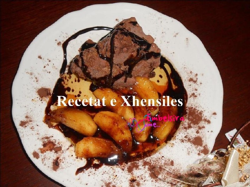 Akullore shoqeruar me molle te karamelizuara ( Receta e derguar nga Xhensila Kodra )