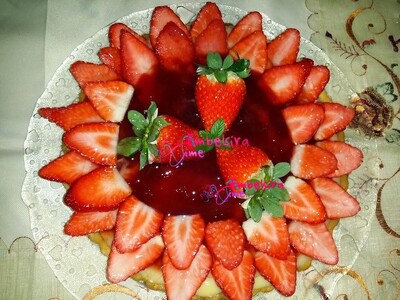 Torte me krem pasticerie dhe luleshtrydhe (Receta nga silvana Belishaku)