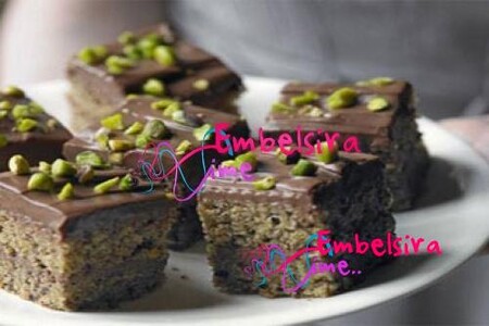 Torte me cokollate dhe fistiqe