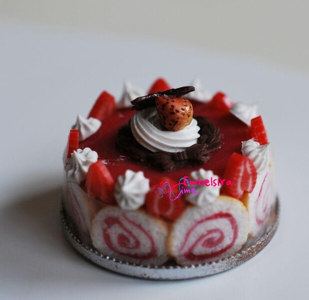 Torta Sharlote me luleshtrydhe