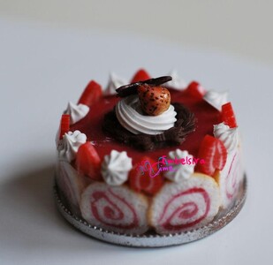 Torta Sharlote me luleshtrydhe