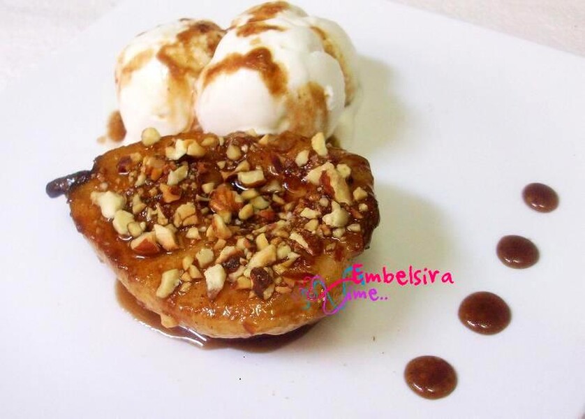 Dardha me vanilje dhe akullore