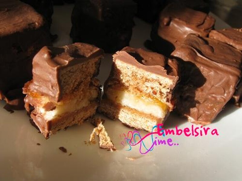 Çokollatëza me marzipan & marmelatë portokalli