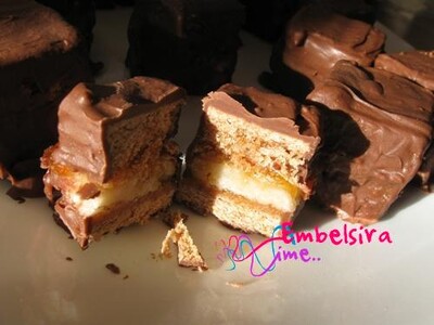 Çokollatëza me marzipan & marmelatë portokalli