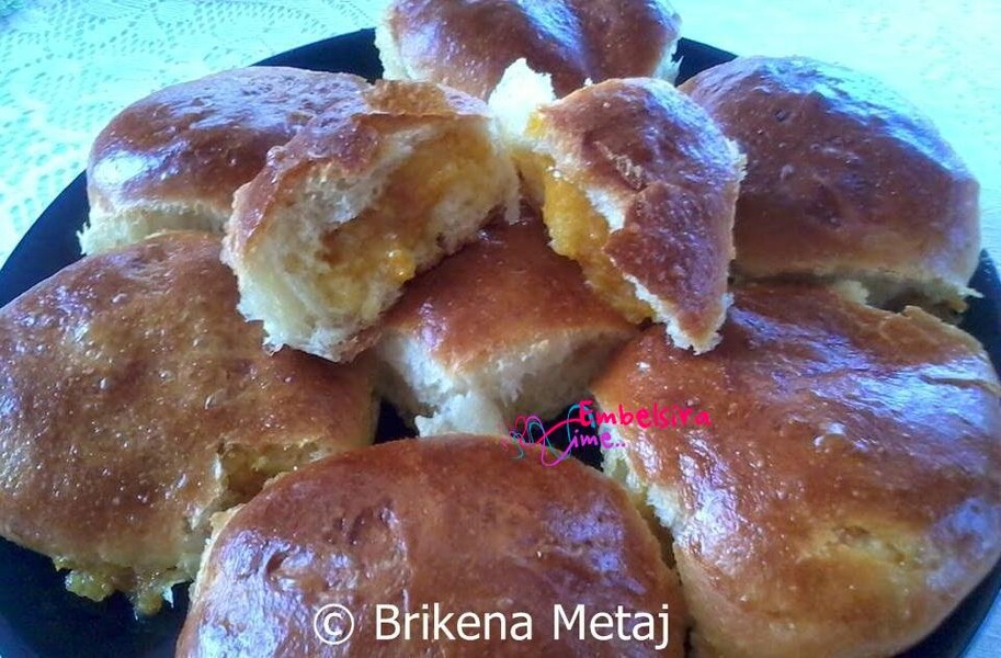 Briosh të mbushur me marmalatë (Receta nga Brikena Metaj)