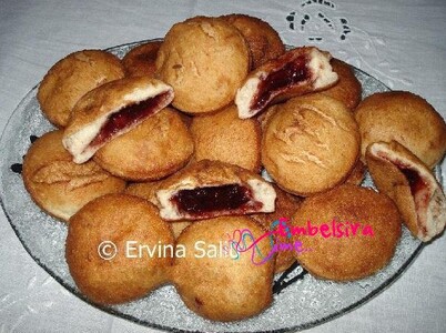 Petulla te mbushura me marmelate. (Receta e derguar nga Ervina Saliu)