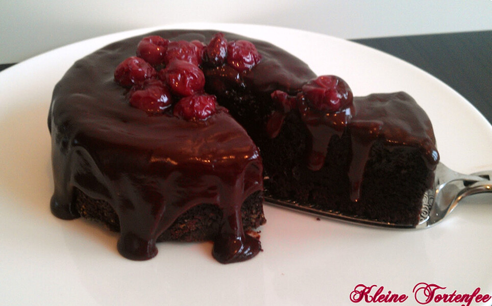 Torte me salce cokolate dhe qershia te karamelizuara