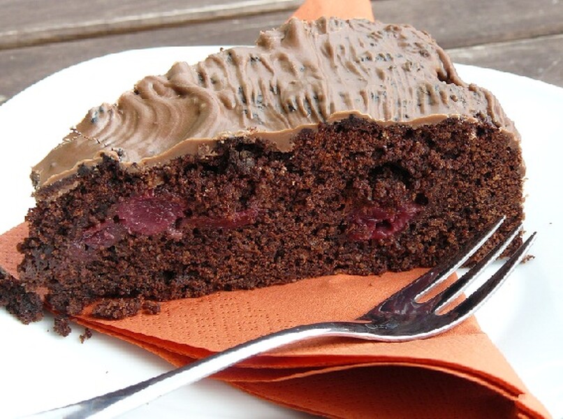 Torte me qershia dhe cokolate