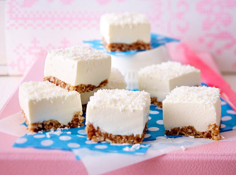 Joghurt-Cheesecake me arra indiane dhe hurma