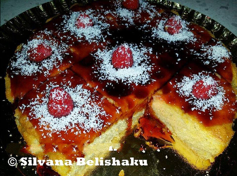 Kek me karamel dhe miell kokosi (Receta e derguar nga Silvana Belishaku)