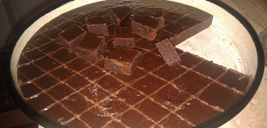 Hallvë tradicionale me çokollatë ose kakao