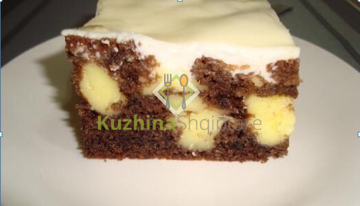 Ëmbëlsirë me puding vanille