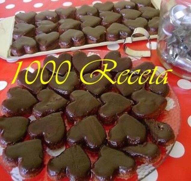 Embëlsira në formë zemre me çokolatë