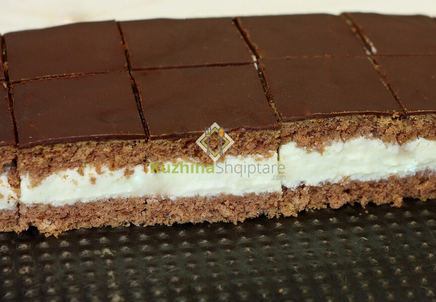 Katrorë kremoz me çokollatë të bardhë