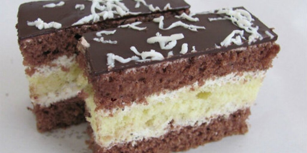 Torte me krem dhe kompot te mollave