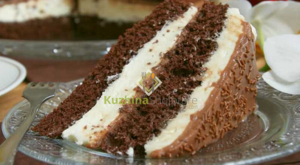 Tortë me krem qumështi