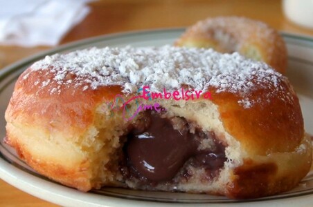 Doughnuts te mbushura me coko