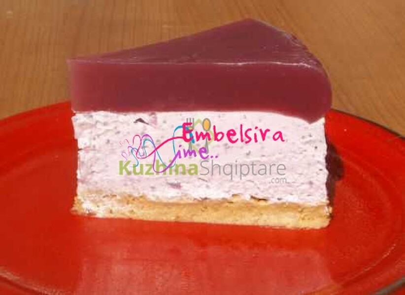 Tortë me shije mjedre